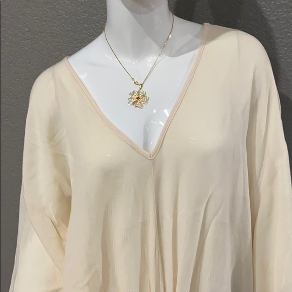 Entro women v-neck top cream size medium - Picture 3 of 5